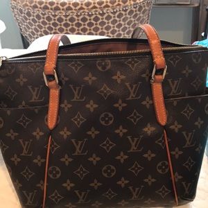 Louis Vuitton totally bag